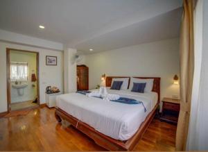 rustic river boutique