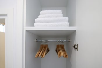 Phaedrus Living: Seaside Luxury Flat Harbour 109,,3 star