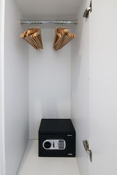 Phaedrus Living: Seaside Luxury Flat Harbour 109,,3 star