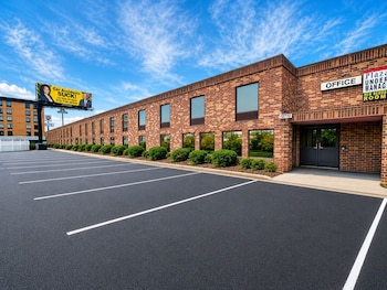 Plaza Hotel By Oyo Calumet Park Near Alsip I 57,,3 star