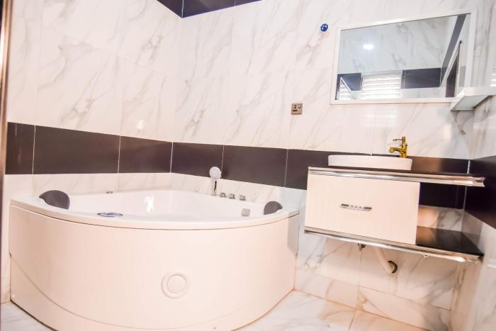executive 4 bedroom house