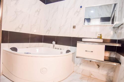 executive 4 bedroom house