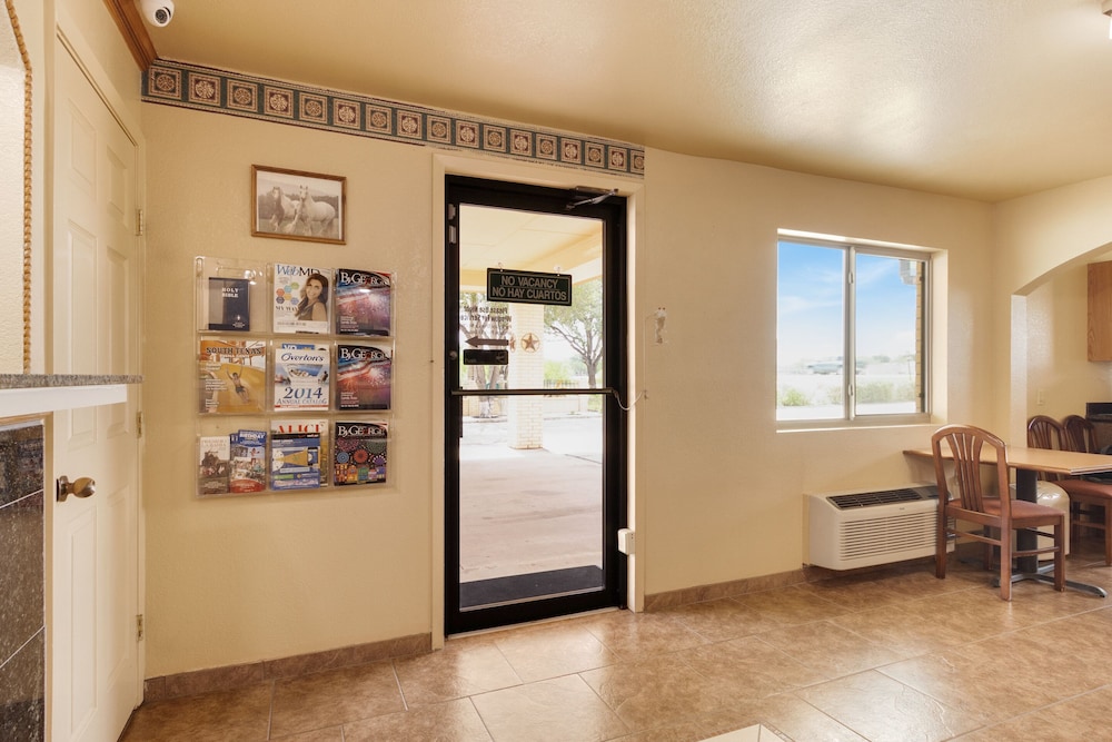 freer executive inn and studios