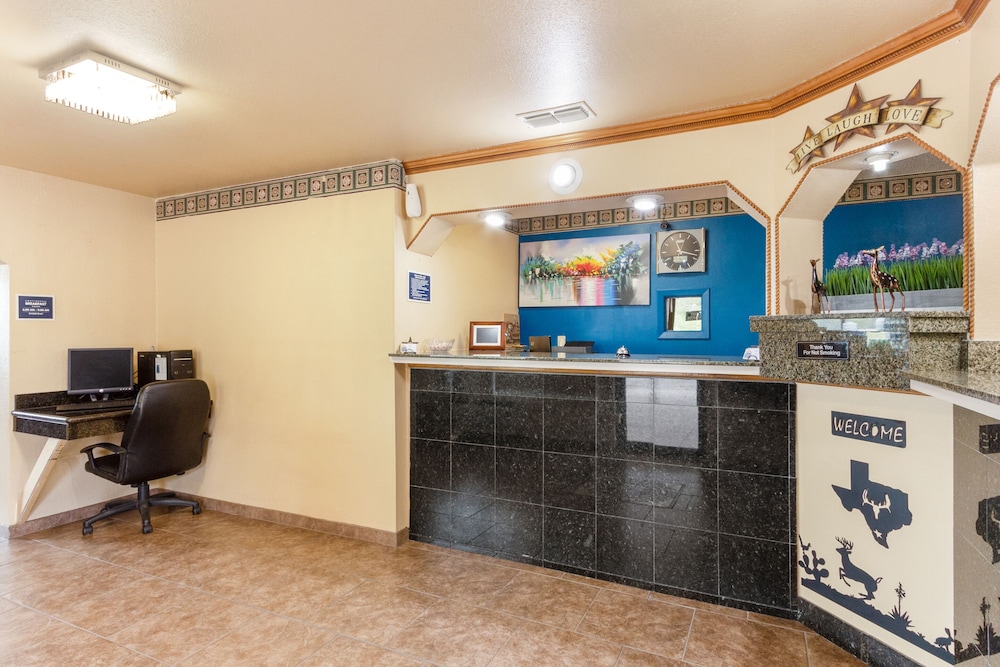 freer executive inn and studios