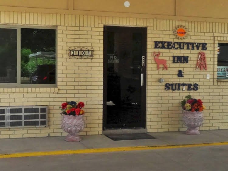 Freer Executive Inn And Studios,Freer>>Alice,3 star