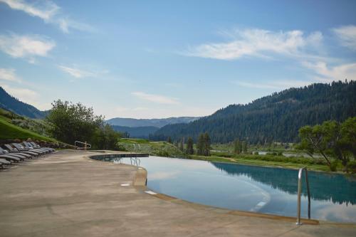 the sylvan lodge at snake river sporting club