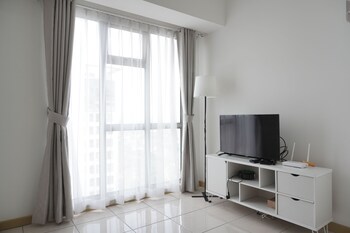 Elegant 1Br Apartment At M-Town Residence Near Summarecon Mall,,3 star