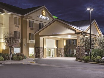 spark by hilton central point medford
