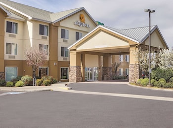 spark by hilton central point medford