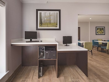 spark by hilton central point medford