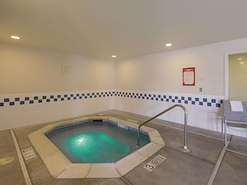 spark by hilton central point medford