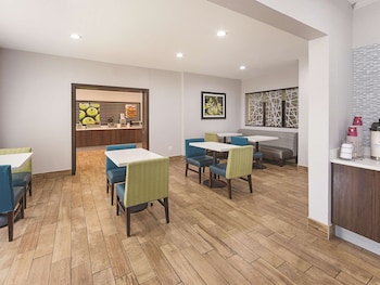 spark by hilton central point medford