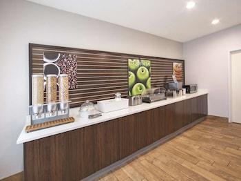 spark by hilton central point medford