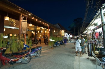 lotus hostel beach koh tao