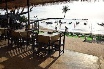 lotus hostel beach koh tao