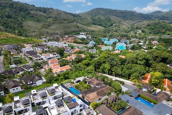 grand tropical pool villa oxavia naiharn
