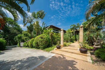 grand tropical pool villa oxavia naiharn