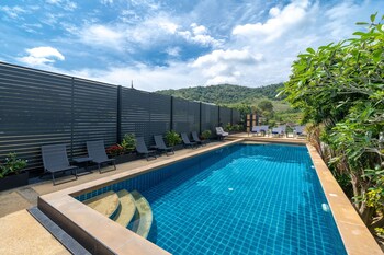 grand tropical pool villa oxavia naiharn