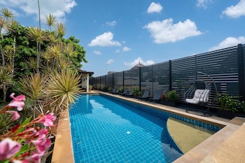 grand tropical pool villa oxavia naiharn