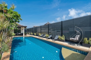 grand tropical pool villa oxavia naiharn