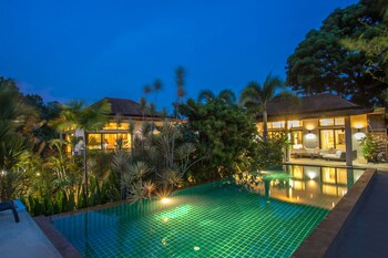 grand tropical pool villa oxavia naiharn