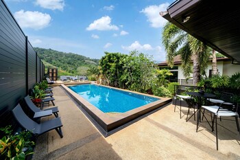 grand tropical pool villa oxavia naiharn