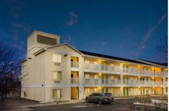 Birch Hill Suites Sulphur,,2 star