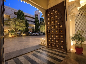 amar mahal luxury boutique hotel near fateh sagar lake udaipur