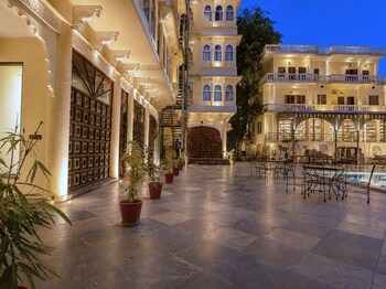 amar mahal luxury boutique hotel near fateh sagar lake udaipur