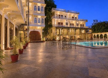 amar mahal luxury boutique hotel near fateh sagar lake udaipur