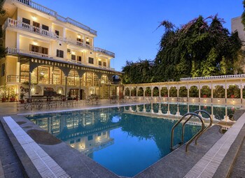 amar mahal luxury boutique hotel near fateh sagar lake udaipur