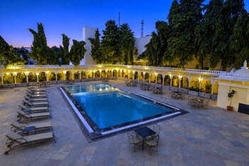 amar mahal luxury boutique hotel near fateh sagar lake udaipur