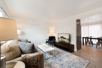 comfortable abode near historic downtown