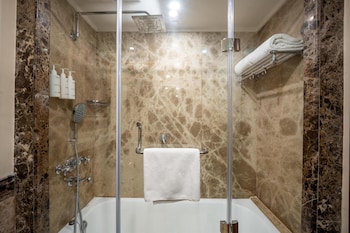 radisson hotel jalandhar grand windsor resorts ltd