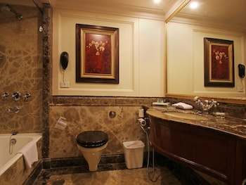 radisson hotel jalandhar grand windsor resorts ltd