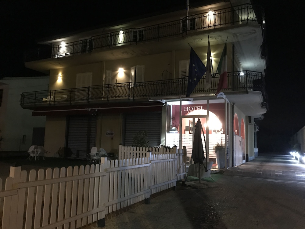 ascot hotel