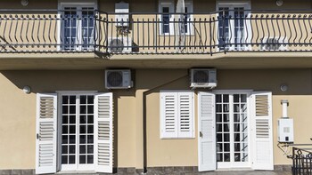 ascot hotel