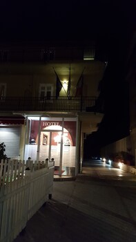 ascot hotel