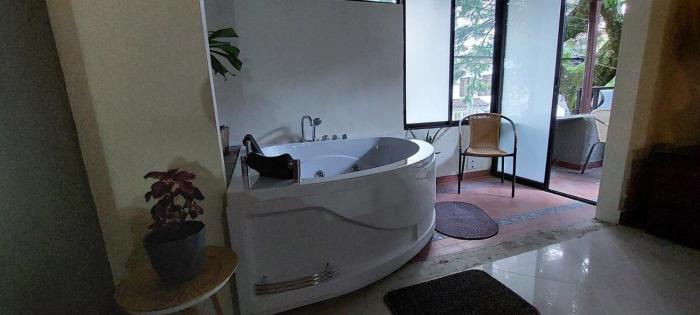 loft shakespeare l private jacuzzi l in provence