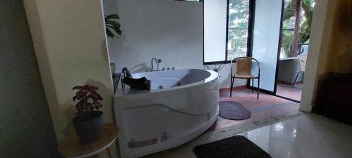 loft shakespeare l private jacuzzi l in provence