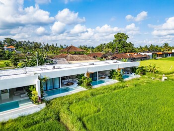 green flow villas complex ubud