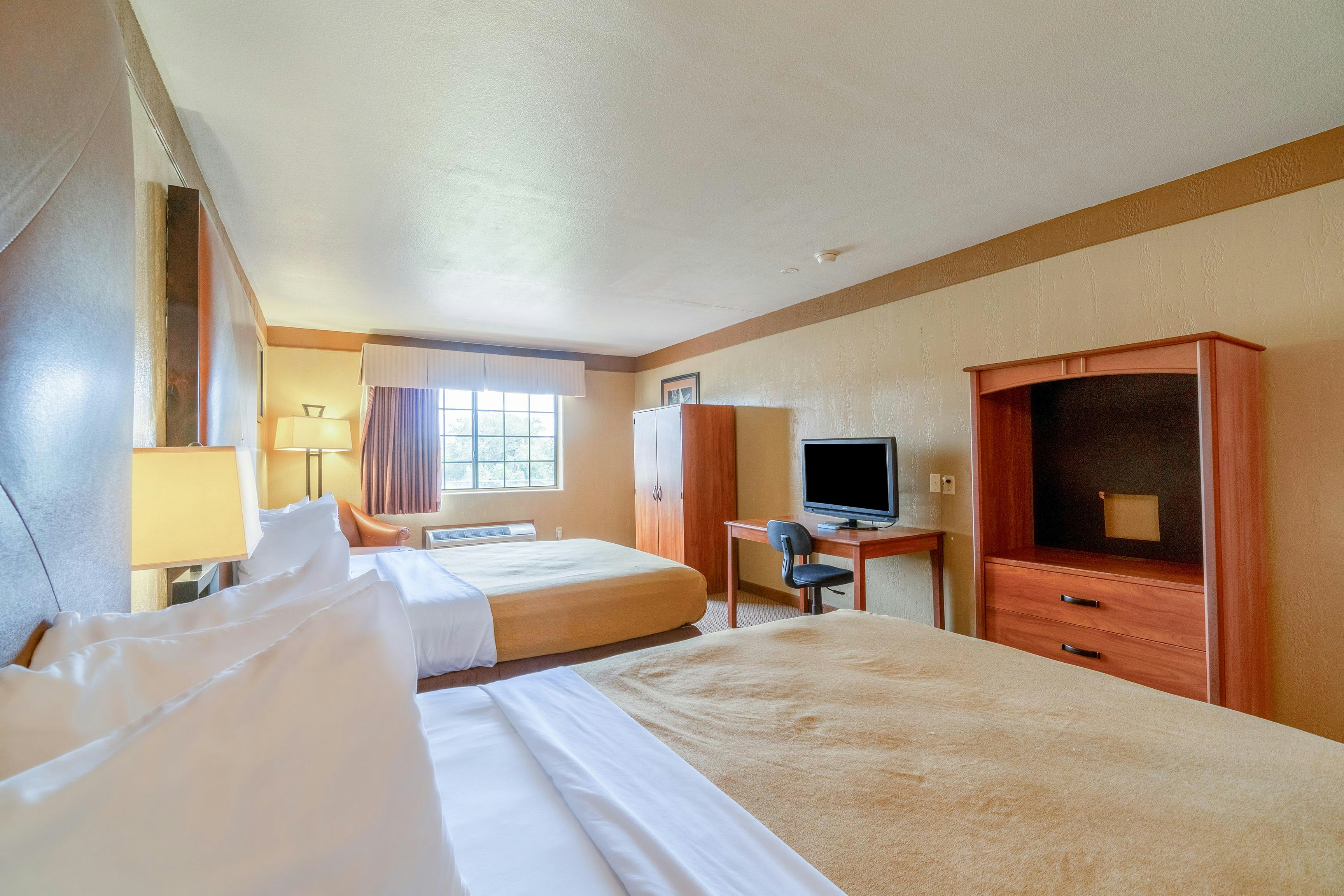 days inn and suites by wyndham beeville