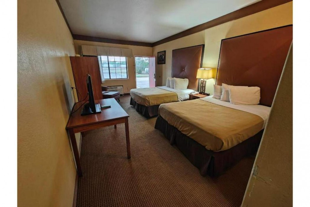 days inn and suites by wyndham beeville