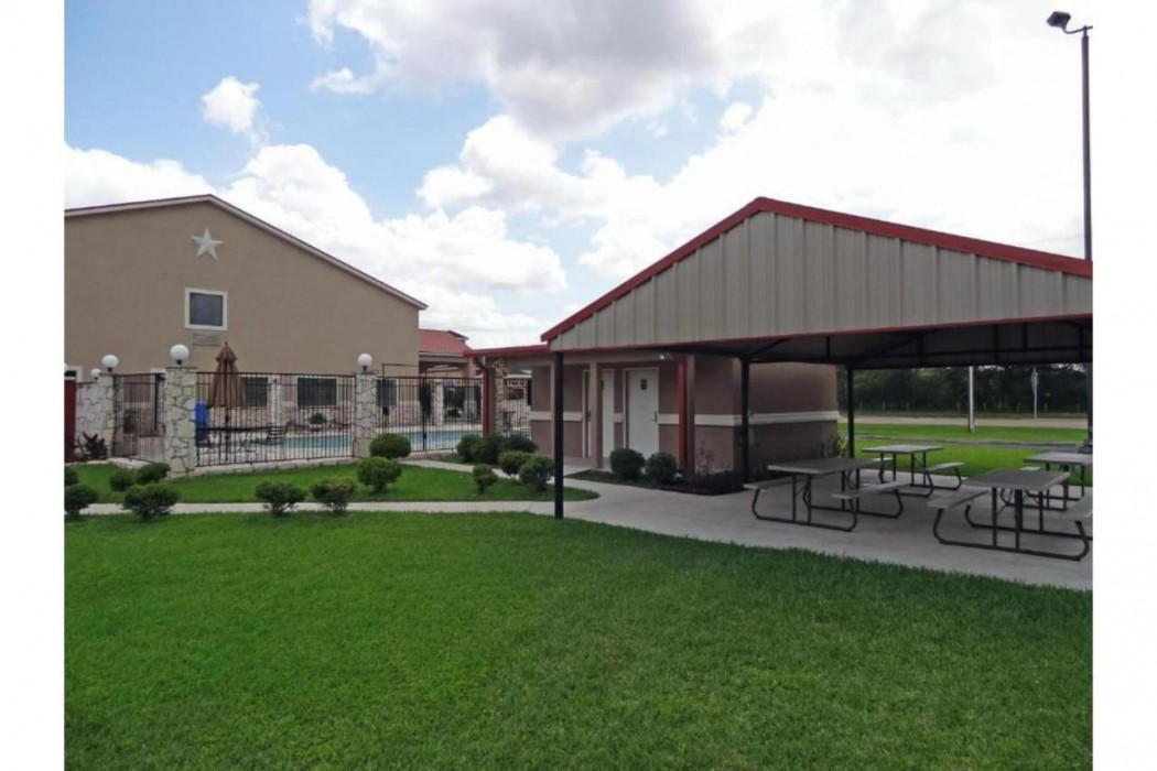 days inn and suites by wyndham beeville