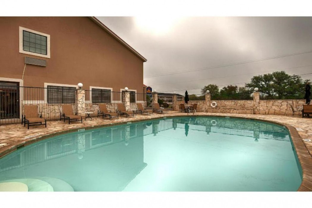 days inn and suites by wyndham beeville