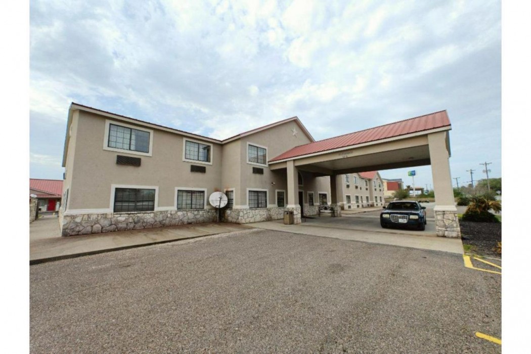 days inn and suites by wyndham beeville
