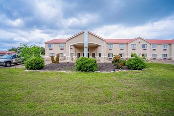 days inn and suites by wyndham beeville