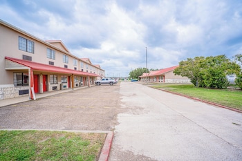 days inn and suites by wyndham beeville