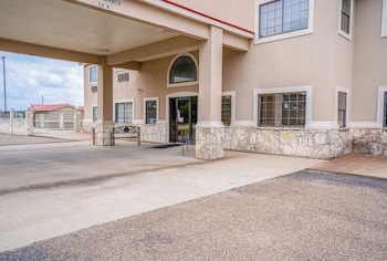 days inn and suites by wyndham beeville