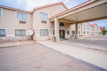 days inn and suites by wyndham beeville